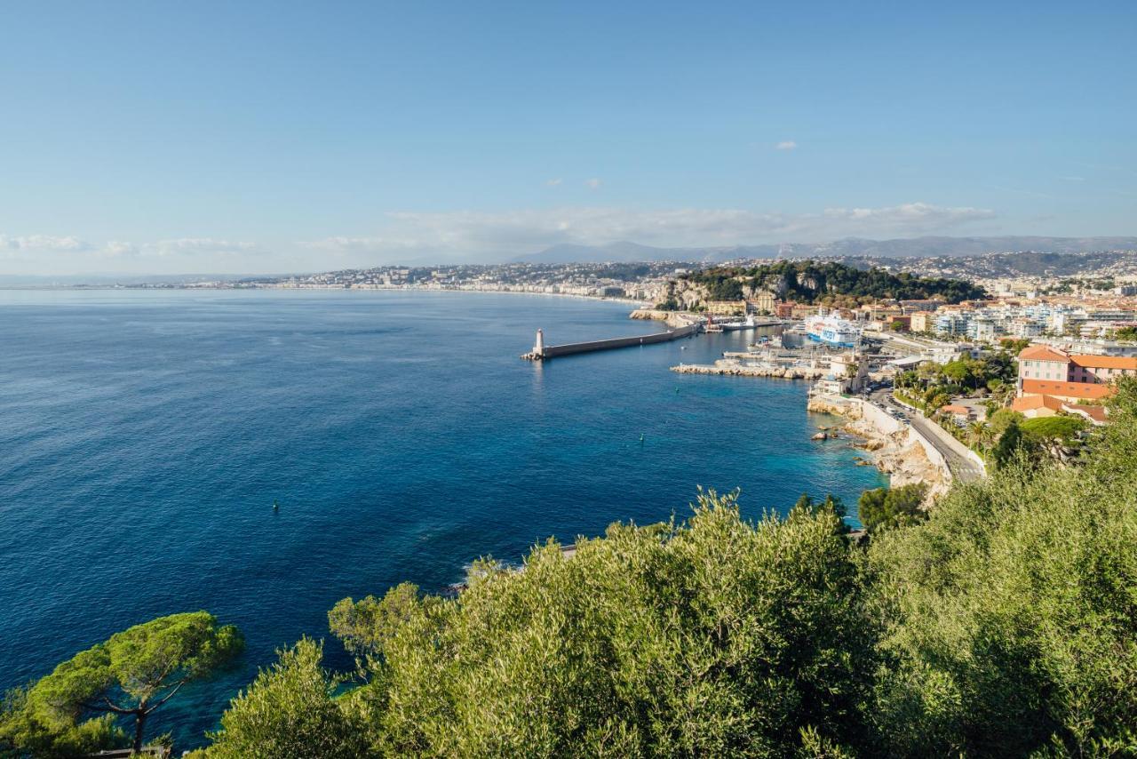 Le Beau Rivage *